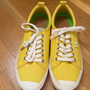 Cariuma yellow sneakers (size 9.5 US/size 40.5 EUR)